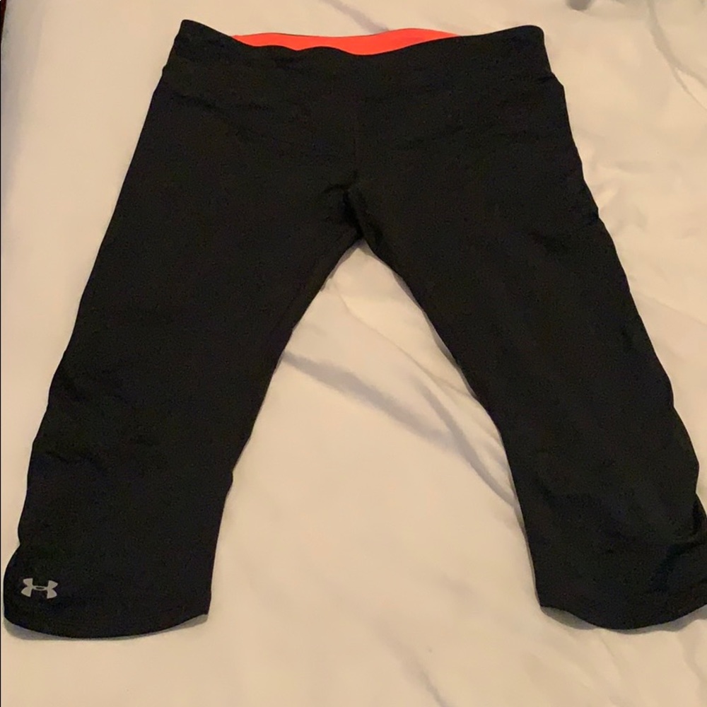 Woman’s under armor workout heat gear Capri